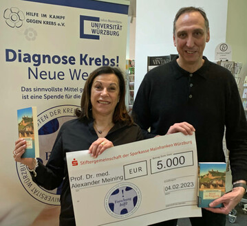 Prof. Meining und Frau Nelkenstock - Spendenübergabe
